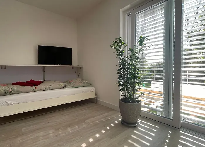 Mit 2 Schlafzimmern Und Terrasse *